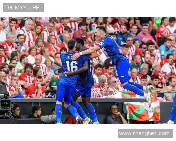 平民球星的逆袭之路从草根到足球赛场闪耀传奇