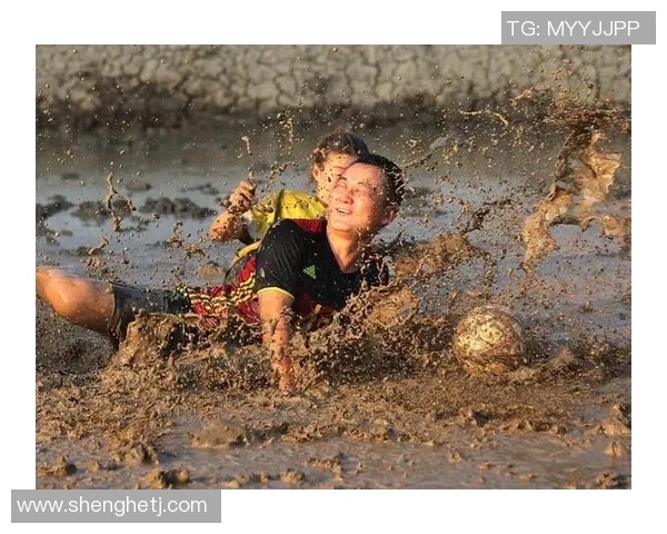 泥捏艺术再现足球传奇人物精湛技艺与动人瞬间
