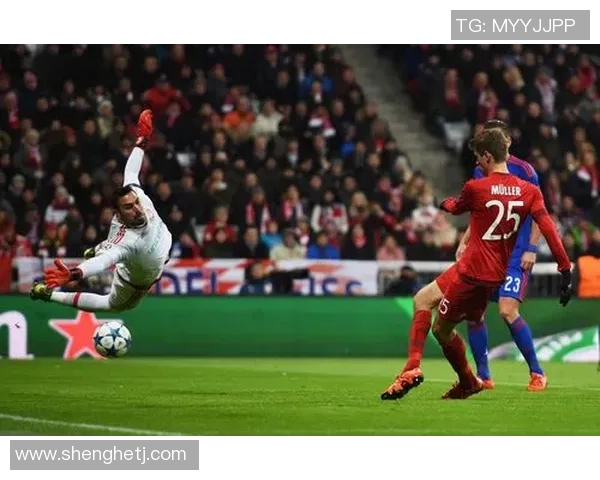 玫瑰足球传奇：从球场霸主到全球偶像的辉煌人生与成就